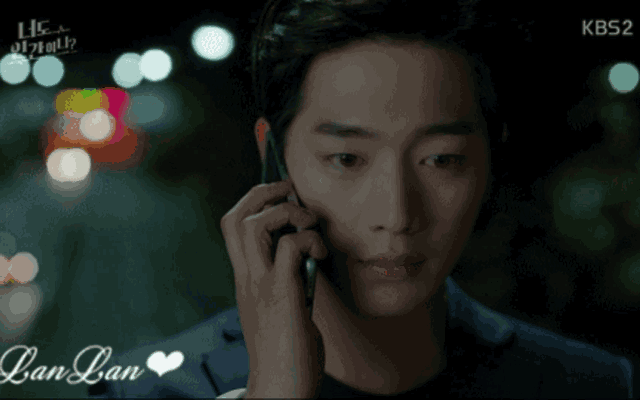 接到心上人的电话刚想露出笑容又瞬间恢复平常