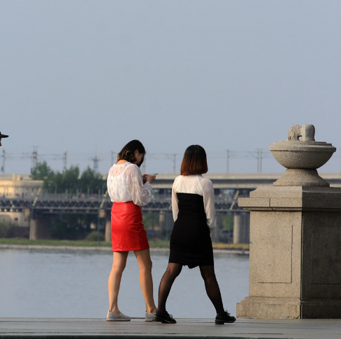 哈尔滨街头,姑娘们穿起夏装,薄起来靓起来燥起