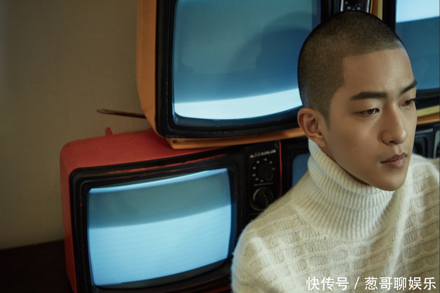 与宋祖儿合照不耐烦,简短的获奖感言,是真性情