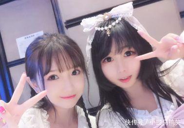 搞笑段子:同学聚会结束,刚走出饭店,看到上学时一直喜欢的同学