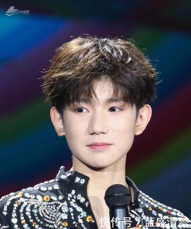 王源参加综艺《以团之名》, 被粉丝集体抵制, 不