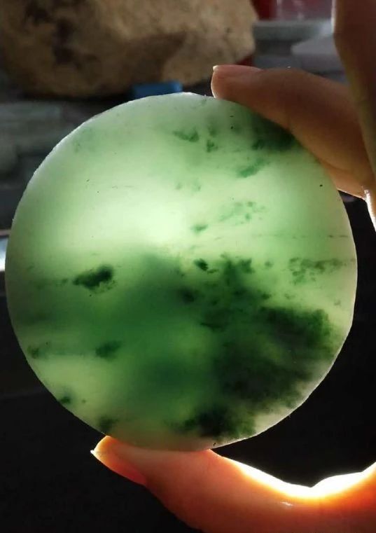 一花一世界,一叶一菩提,活在翡翠里的世界人事