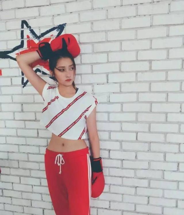 关晓彤1米74高体重才45公斤还有马甲线 最年