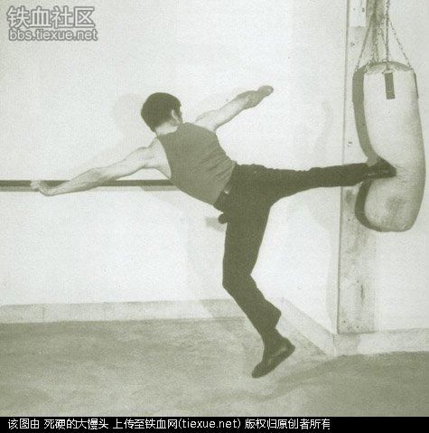 如何练踢沙袋 t0121cae6caf8339f50.jpg?size=475x479