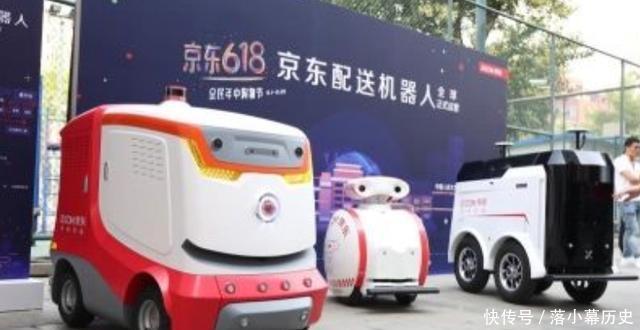 京东首批配送机器人上路, 配送效率是人工的十