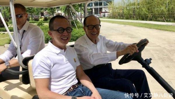 李嘉诚一家拜祭已故妻子, 李泽楷闭口不谈梁洛