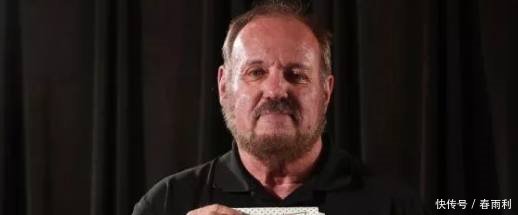 赚钱最快的方式就是被警察抓,男子吃甜甜圈被