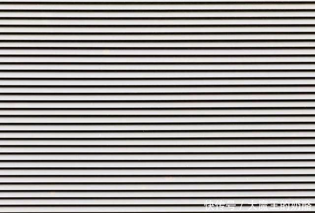 皮肤黑的人适合穿什么颜色的衣服