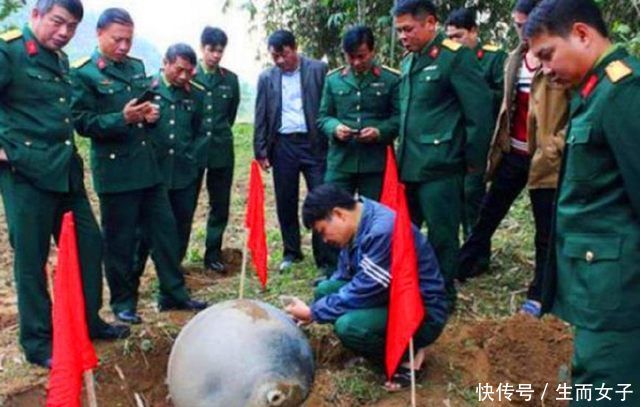 越南村民发现一不明物体，报警后，警察的话让村民愣了！