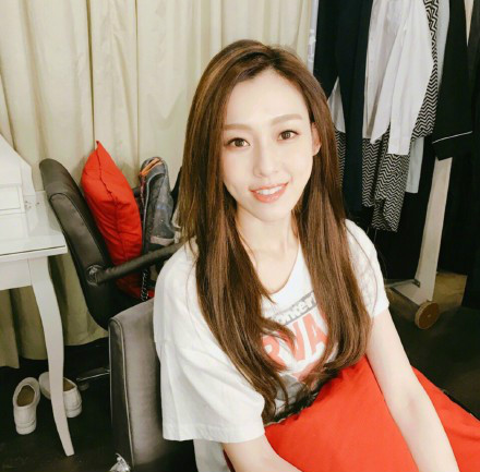 衣品最能抗的明星!郑秀文范玮琪真的好年轻