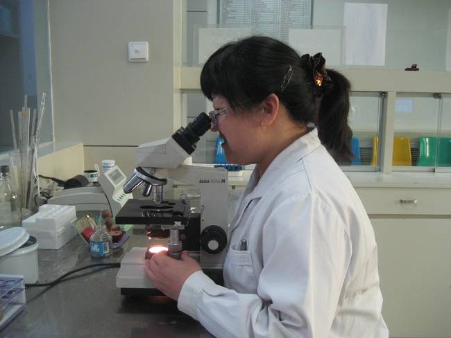 妈妈给孩子洗内衣要分开,担心1种妇科病会传染