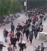 冲啊!考研学生图书馆占座似春运