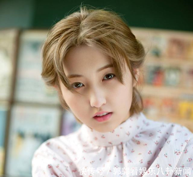 娱乐圈 张子枫游乐园,动静皆宜俏皮灵动