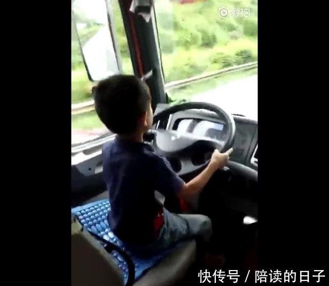 儿童开大货车在高速上疾驰,家长拍视频上传网