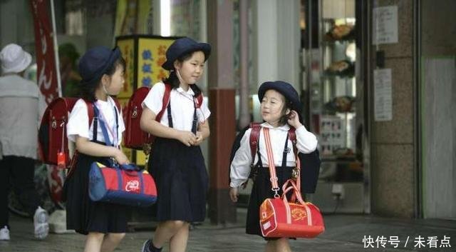 上学真实的日本,小学生独自实拍,初中不v初中则济南芙蓉小学女孩图片