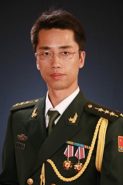 解放军07式陆军军官礼服图片_360问答