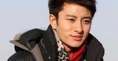 贾乃亮半夜更新微博晒照片仅说2字12万人点赞