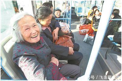 为什么老年人喜欢坐公交车?有人建议取消老年