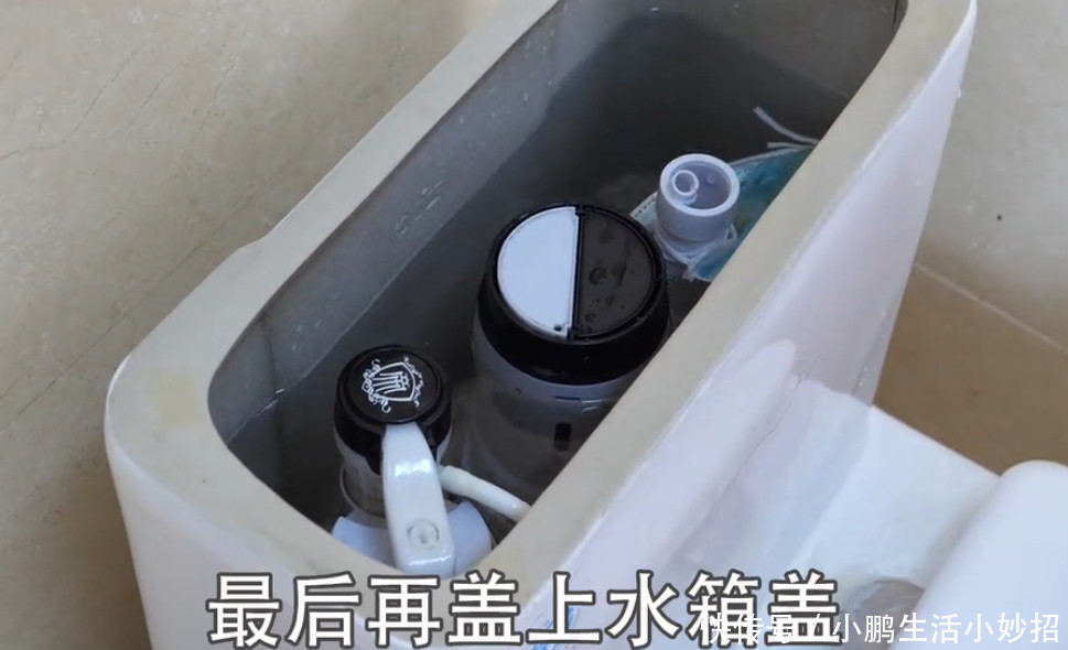 一次性口罩用完不要扔,剪一刀放马桶里,解决了