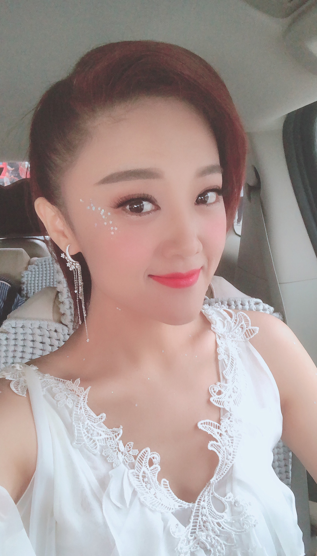 组图：玖月奇迹现身央视心连心慰问演出献唱《中国美》