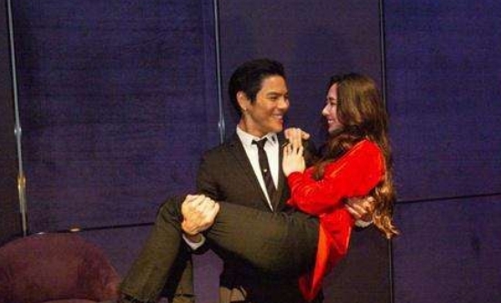 向佐成功求婚郭碧婷,向妈妈对她很是满意,得知