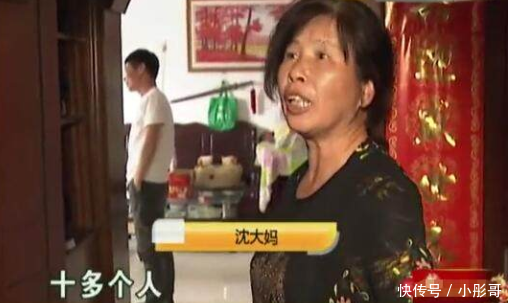 13岁小孩被广场舞大妈围殴，拳打脚踢，小孩：我怎么可能不还手