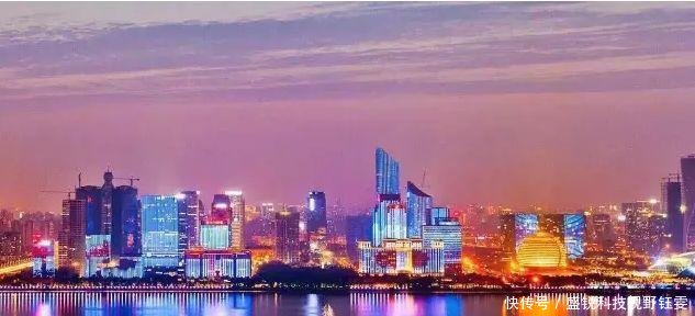浙江杭州2018年GDP城市排名前十,距一线城市