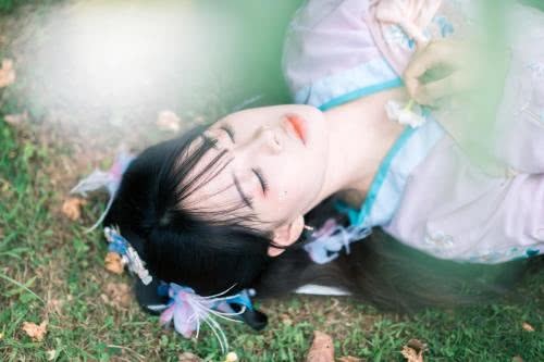 读睡古诗词 凭栏一望天涯远,黄昏几度伤春晚