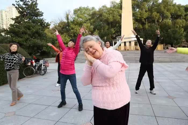 美国大妈广场舞一跳5年:舞蹈里有真实的中国 - 钟儿丫 - 响铃垭人 美国大妈广场舞一跳5年:舞蹈里有真实的中国 - 钟儿丫 - 响铃垭人