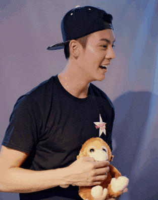 在一起了! 陈伟霆发文公开恋情: 用尽一生遇见