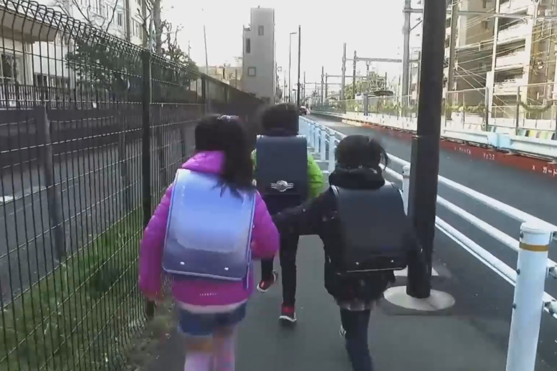 日本普通小学生的书包要人民币5000块,网友:确