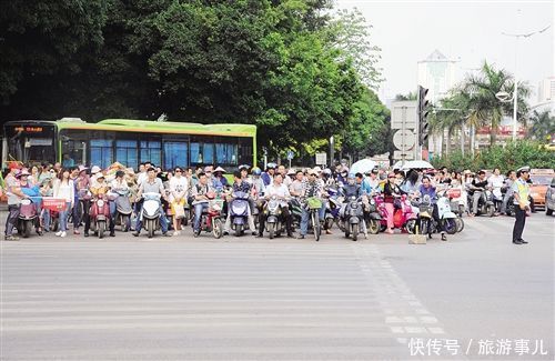 中国的“电驴之城”：出差到此的人都被吓到，到处都是电动车