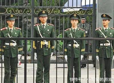 美国大使馆外,为何站满手持钢枪的中国军人,这