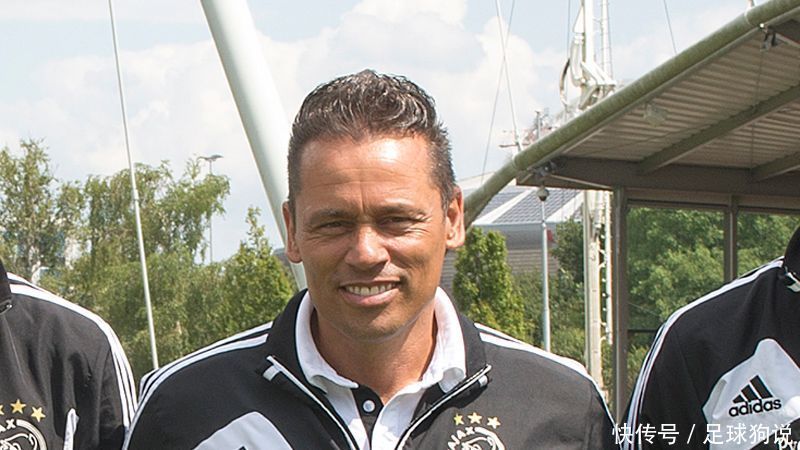 这个顶级教练发掘了范德法特和斯内德,现被中
