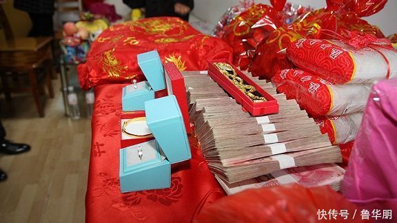 老丈人说要18万彩礼，我东拼西凑18万，婚礼那天彩礼让我愣了