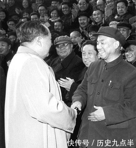 曾辅佐过十大元帅的开国第一上将,为何不受毛主席贺龙待见?
