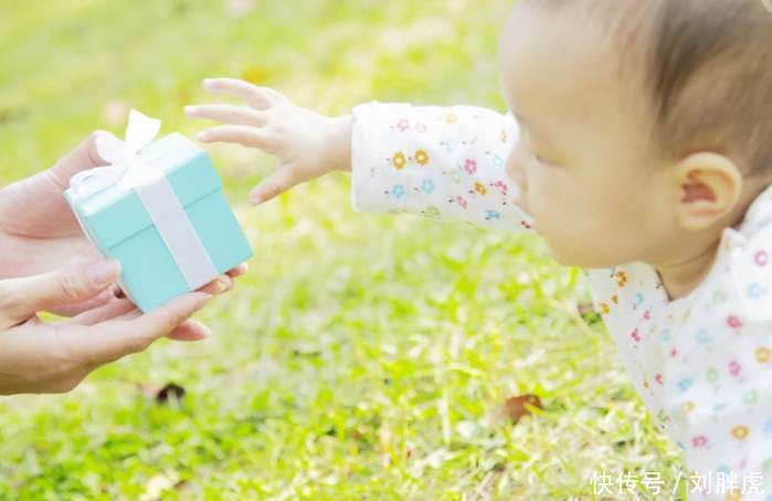 爸爸姓操, 给女儿起了个名字, 老师念了一遍后,