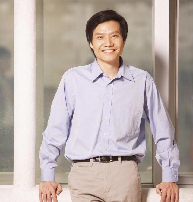 金山30年小米第一大网红雷军送上年轻时照片