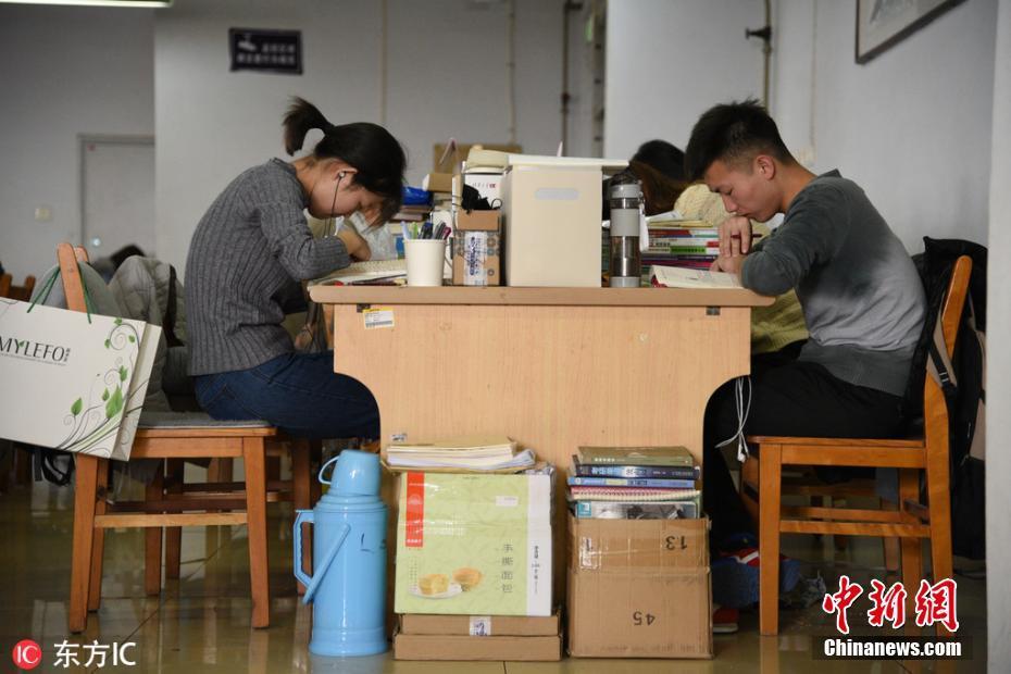 考研倒计时 大学生全力冲刺备考