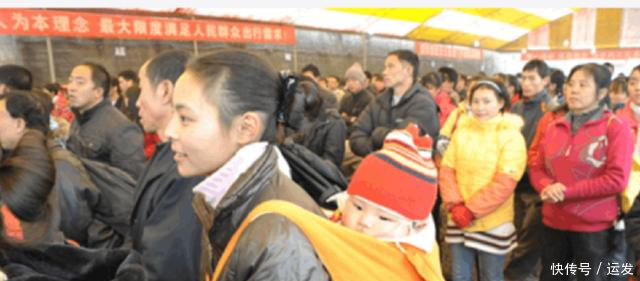 儿子刚满月,丈夫却车祸去世,我以泪洗面,婆婆一