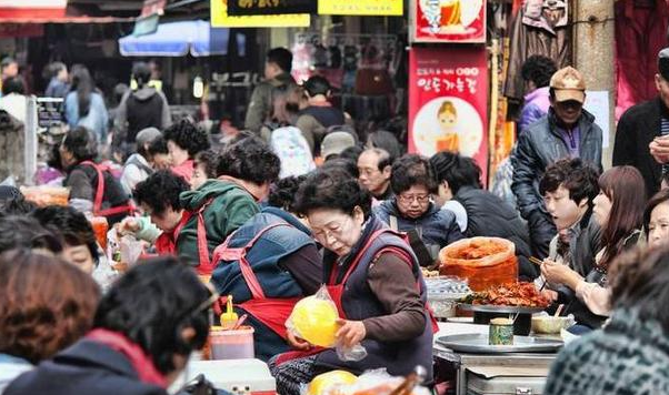 首次在韩国市场买菠菜,结账时我愣住了,韩国人