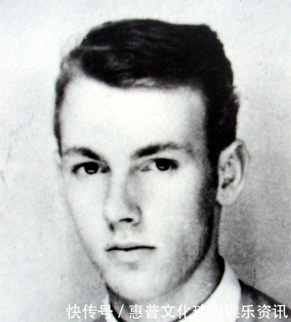 柏林墙及其上方的条状空域属于东德的领土领空