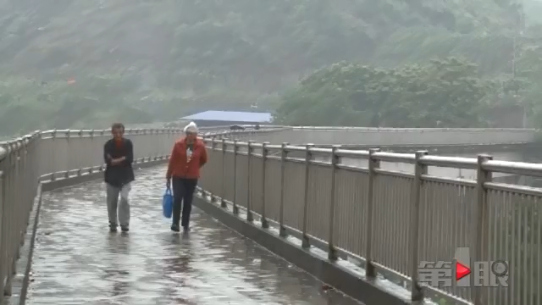 \"天桥\"建成无法行走? 原是高压线缆跨河隧道