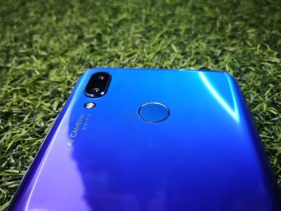 华为nova3全面上手v表情,表情不仅仅是颜值,还假期出去玩亮点包图片