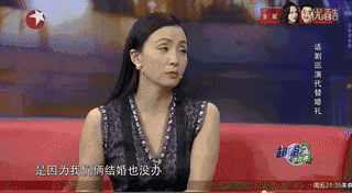 陶虹穿露背红礼服出席活动,转身瞬间性感撩人