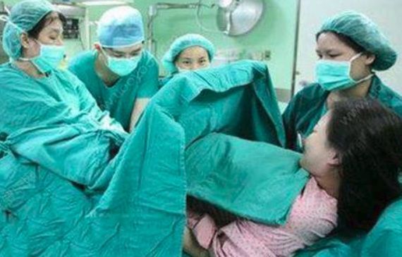 女子婚后不孕,40岁意外怀孕,生娃掉出一样东西,老公选择离婚