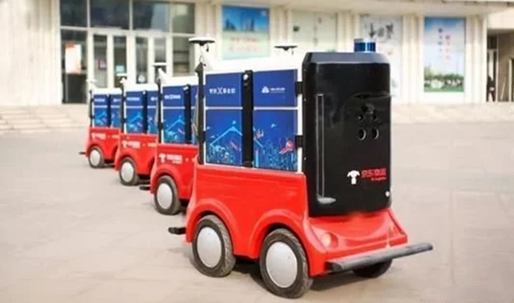 京东配送机器人送货上门闪亮登场,快递小哥失