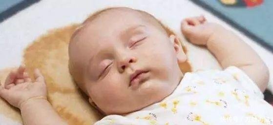 宝宝睡觉出汗是怎么回事每一个宝妈都要知道的