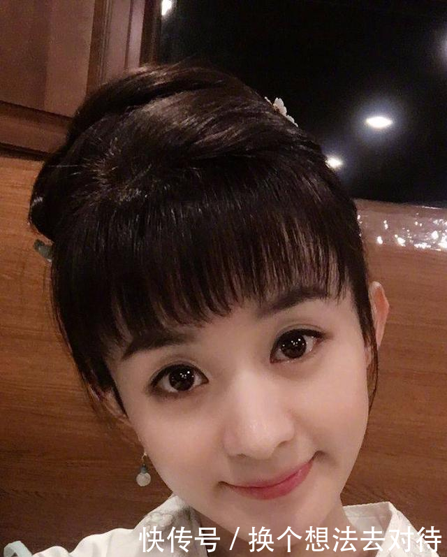 赵丽颖海边度假照曝光,网友美成了一幅画