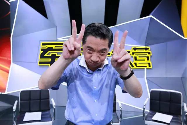 局座有个新节目,竟配备了美女搭档